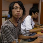 何やら作業中のB4松浦